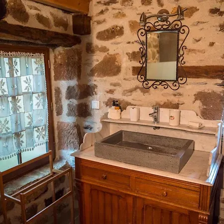 Des Ecuries De Saint Maurice 팜스테이