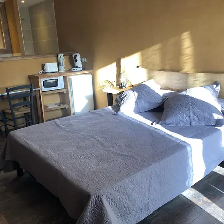 Des Ecuries De Saint Maurice 팜스테이 *